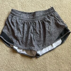 LULU LEMON Hotty-Hot high rise lined short. Women’s size 6 reg